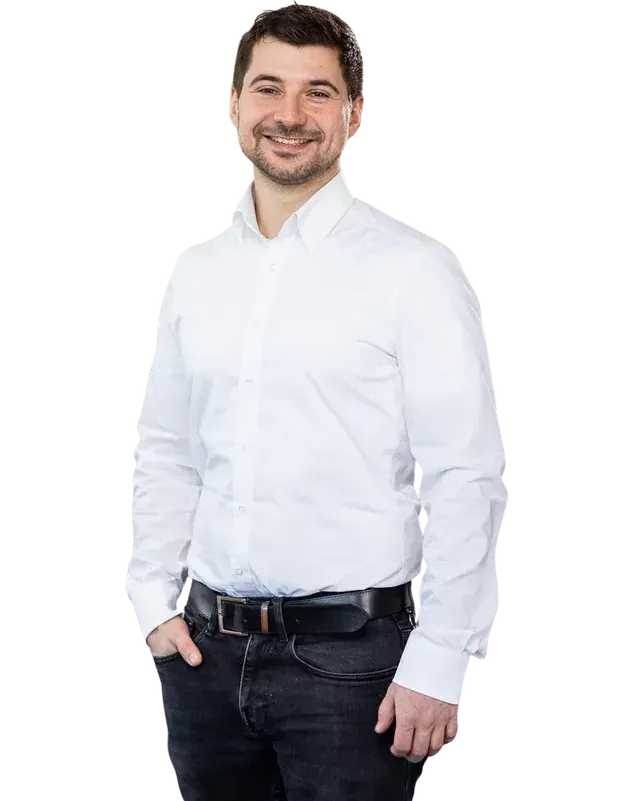 Denis Aydin, Prüfingenieur und Inhaber der Kfz-Prüfstelle HU Plus in Nürnberg